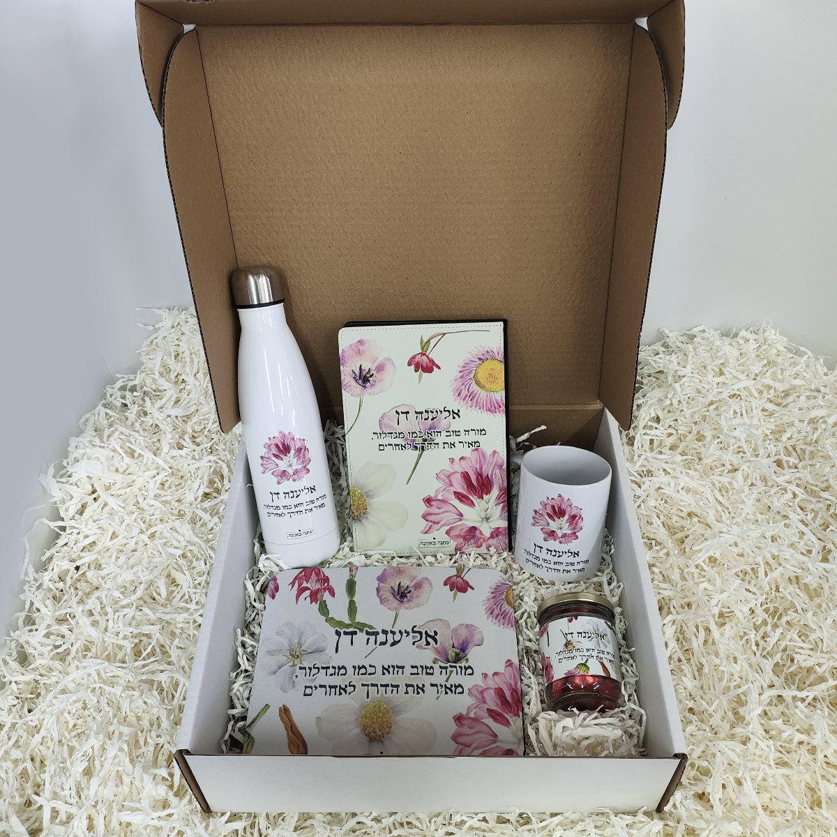 מארז למשרד פרחי בר: מחברת + ספל + לוח שבועי + שוקולדים + מחזיק מפתחות + פנקס (מארז ענק במיוחד)