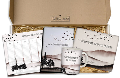 מארז למשרד שקיעה: פד לעכבר + ספל + מחברת עור + צנצנת שוקולדים (מארז גדול)