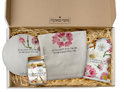 מארז למטבח פרחי בר: כפפה לתנור + סינר + מחברת מתכונים + תחתית לסיר (מארז גדול)