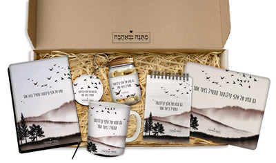 מארז למשרד שקיעה: מחברת+ספל+לוח תכנון+שוקולדים+מחזיק מפתחות+ פנקס (מארז ענק במיוחד)