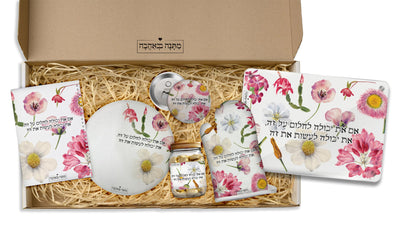 מארז למטבח פרחי בר: כפפה + סינר + מחברת מתכונים + תחתית לסיר + שוקולדים + ספל (מארז ענק במיוחד)