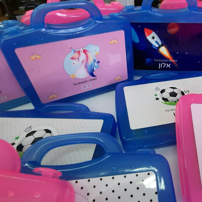 מזוודת צבעים מעוצבת עם שם אישי- דגם חד קרן