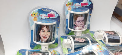 מנורת לילה עם איור שלכם ושם אישי